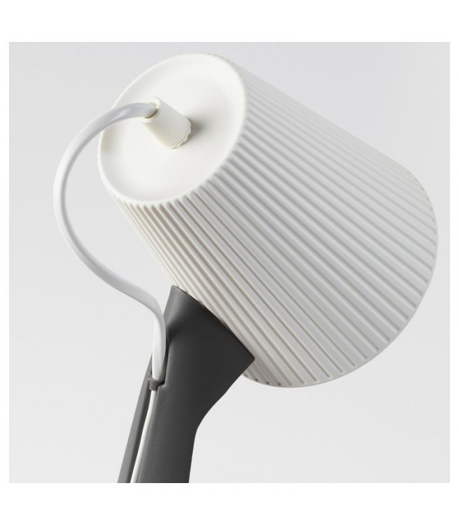 چراغ مطالعه ایکیا مدل SVALLET، به دلیل سیم کشی روی کار شما به راحتی می تونید سیم و اتصالات این محصول را ببینید و در صورت نیاز تعویض یا تعمیر کنید.