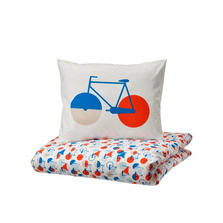 ست تخت نوجوان ایکیا دارای یک کاور بالش و یک عدد کاور لحاف می باشد که دارای طراحی منحصر به فردی است.