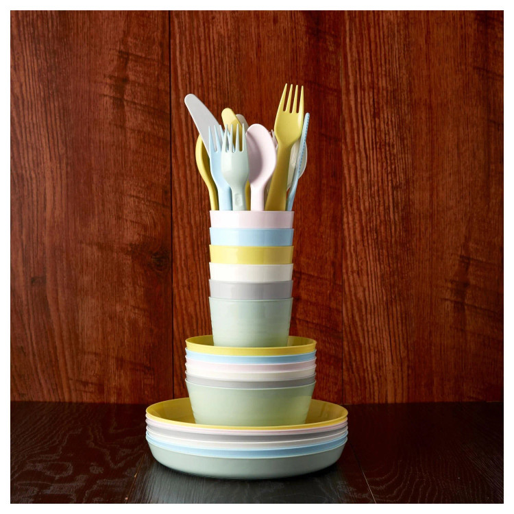 ست کالاس ایکیا شامل 6 عدد بشقاب، 6 عدد کاسه، 6 عدد لیوان و 18 عدد قاشق، چنگال و کارد می باشد.