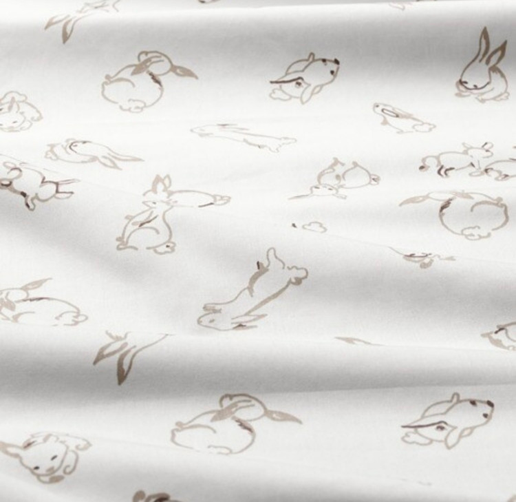 جنس پارچه این روتختی بی نهایت نرم و لطیف و سازگار با پوست کودکان است.